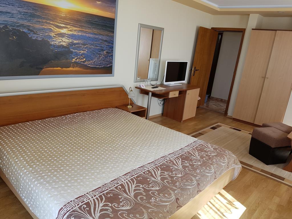Guest House Ianis Paradise Νεσέμπαρ Εξωτερικό φωτογραφία